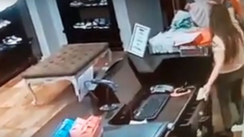 Embarazada robó dinero de la caja de un comercio