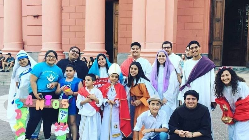 “Santos de jeans y zapatillas” en la Peatonal