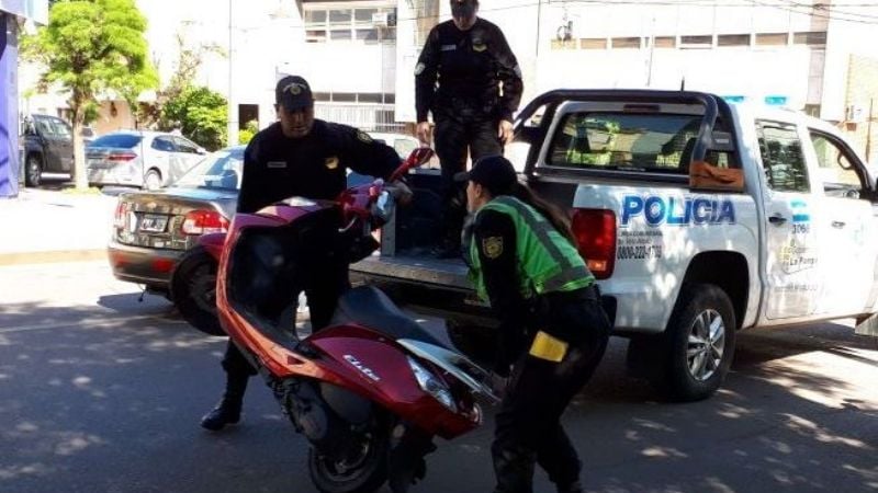 Le retienen la moto por no llevar la documentación