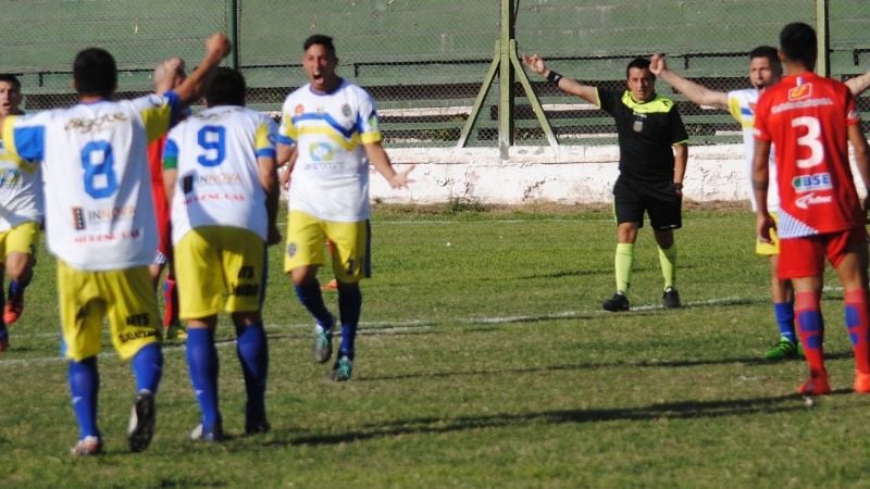 Policial va por la suya y, de paso, ayudar al “Sagrado”