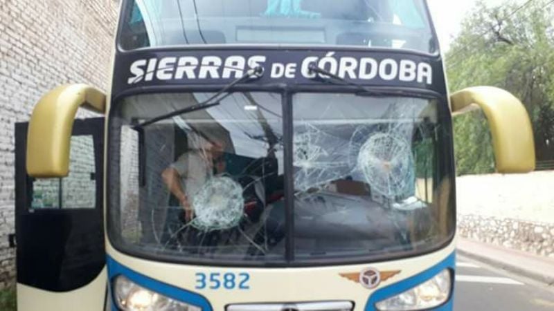 Detenidos por apedrear colectivo de hinchas de Andino de La Rioja