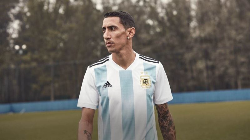 Diseño “retro” en la camiseta Argentina para Rusia