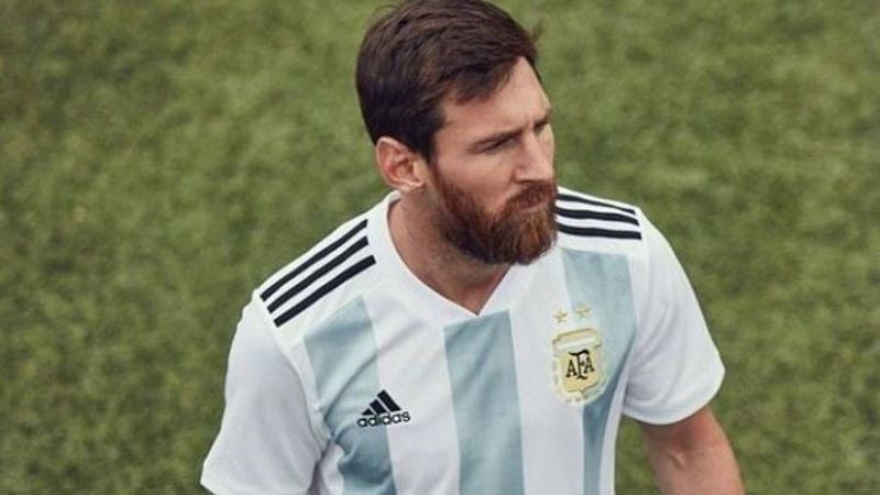 Diseño “retro” en la camiseta Argentina para Rusia