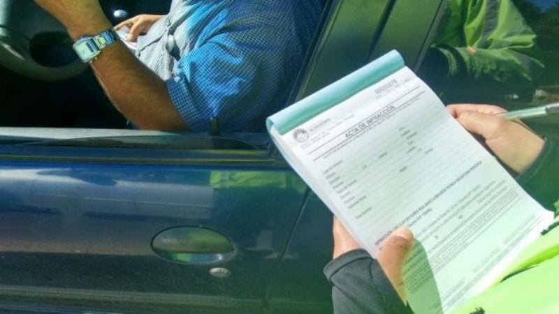 Le quitaron el auto por manejar en contramano