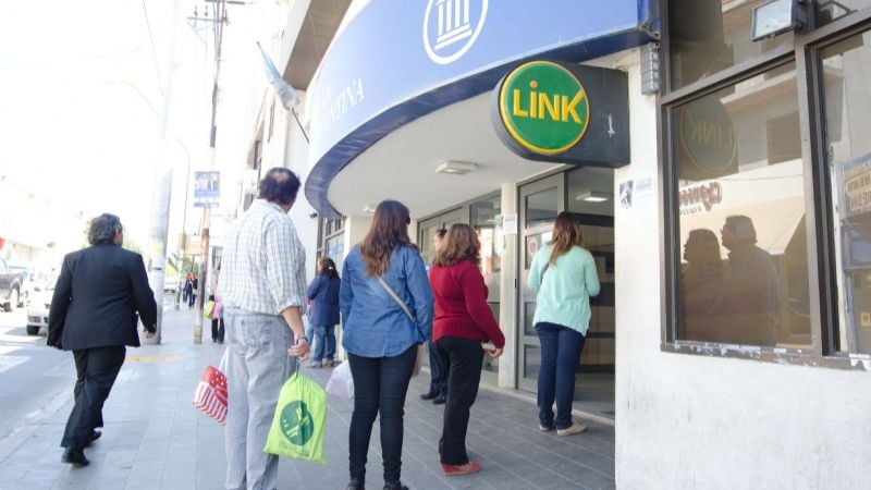 Se reponen los cajeros luego de un lunes sin dinero