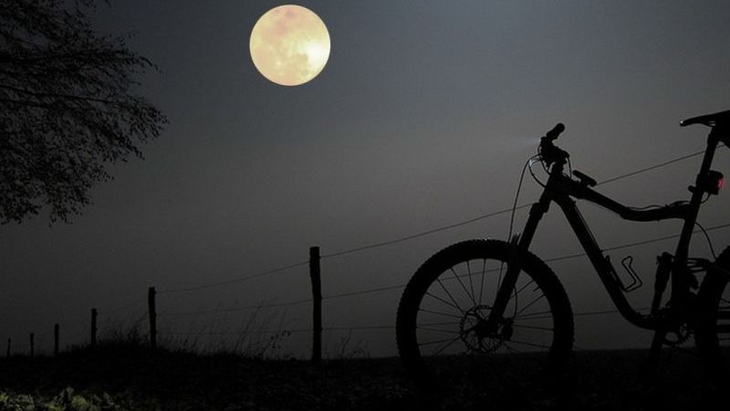 Se presenta la 4ta. edición del “Pedaleando Bajo La Luna”