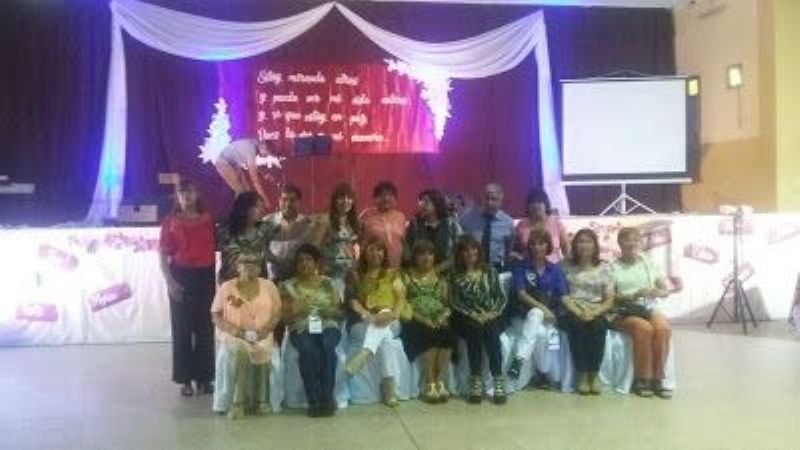 Emotivo homenaje a docentes en la Escuela N°995