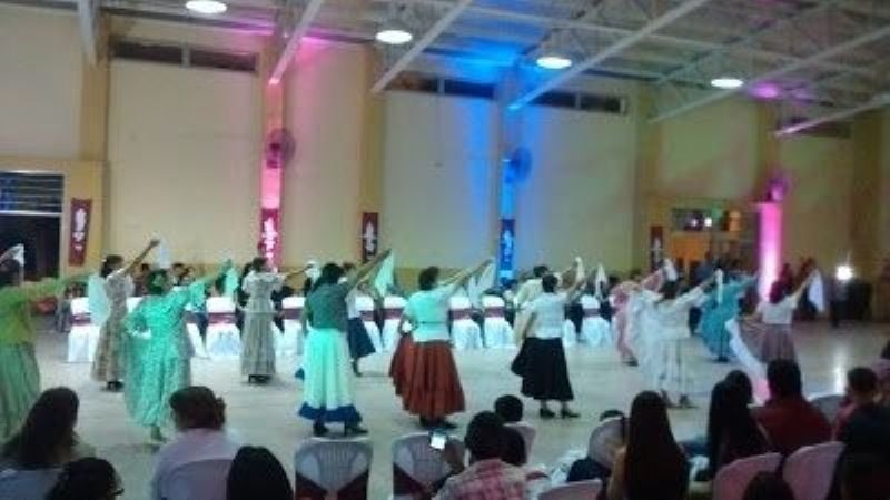 Emotivo homenaje a docentes en la Escuela N°995