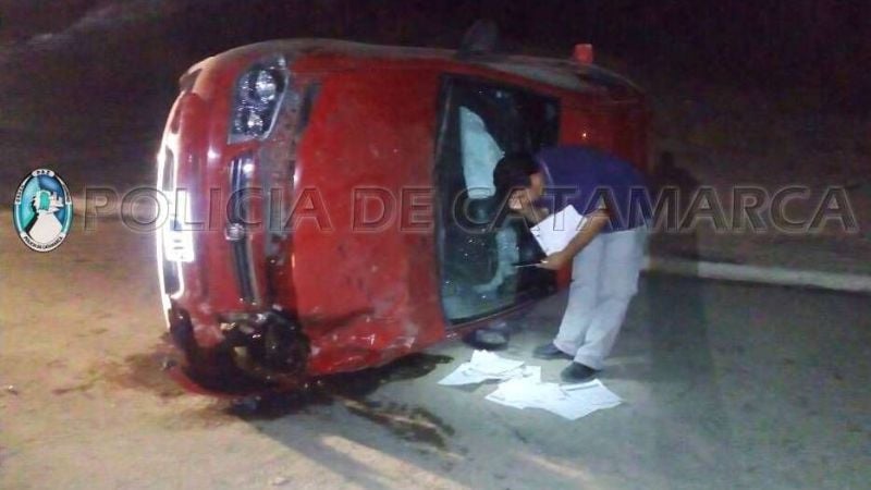 Una mujer y dos niños hospitalizados tras un vuelco en la ruta 1