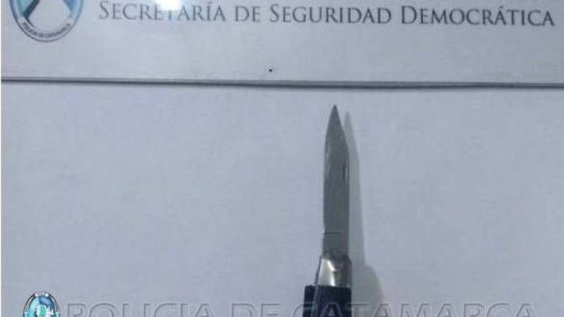 Arrestaron a dos sospechosos con un arma blanca
