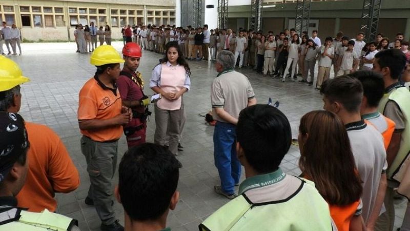 Se realizó un simulacro de evacuación en la Escuela de Minería