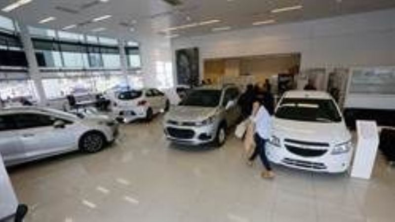 Analizan eliminar por decreto el impuesto interno a los autos 0 km