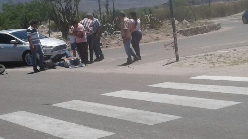 Choque en peligrosa rotonda