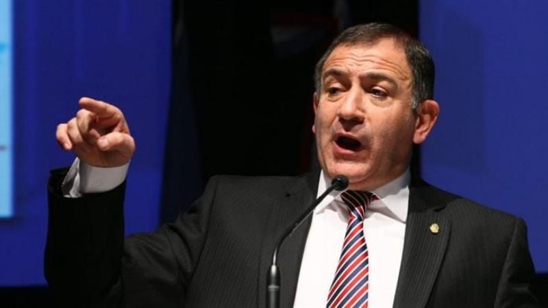 El chistoso Juez desplazado de la embajada en Ecuador