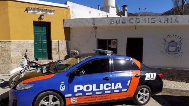 Conductor cayó a una alcantarilla