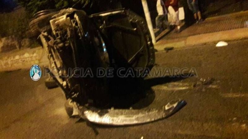 Perdió el control y volcó