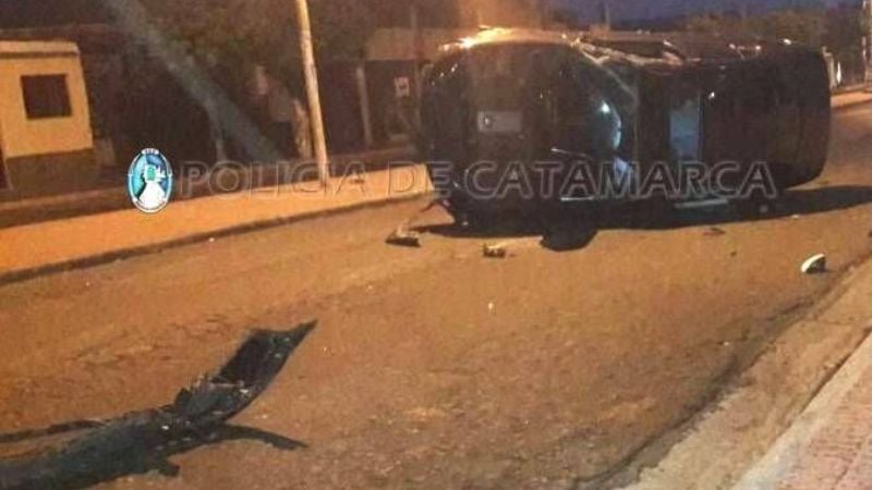 Perdió el control y volcó