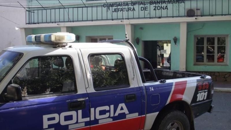 Secuestran dos autos y arrestan a seis personas en Santa María