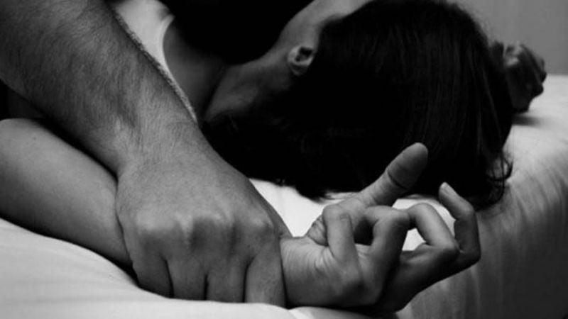 "¡Suegra, que linda que está usted!", dijo el yerno y la abusó