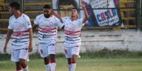 GUSTAVO JOFRÉ ofrenda al cielo el gol de los mendocinos.