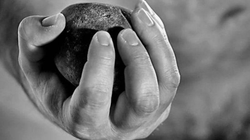 Un aprehendido, tres adolescentes y un niño demorados por arrojar piedras