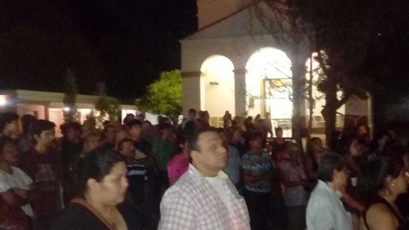 Pesebre y arbolito de Navidad en la parroquia San Roque