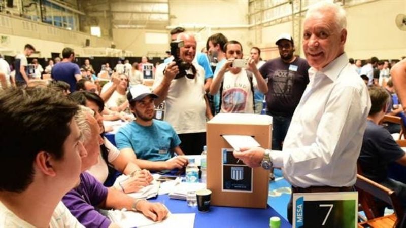 Blanco reelecto, Milito manager y se busca DT