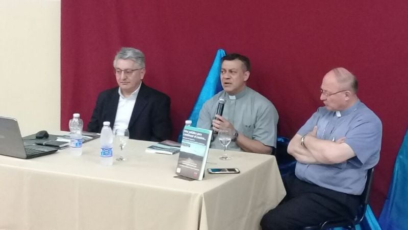 Presentaron el libro del Congreso de Formación de los Discípulos Misioneros