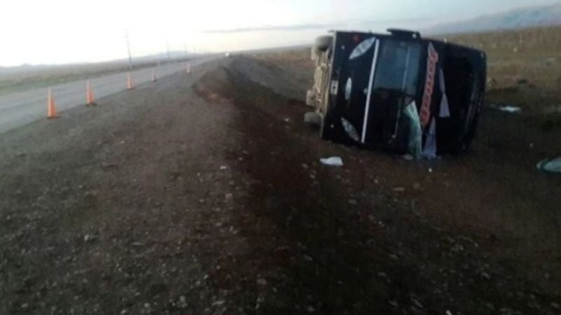 Volcó un micro con docentes en Jujuy: murió una maestra