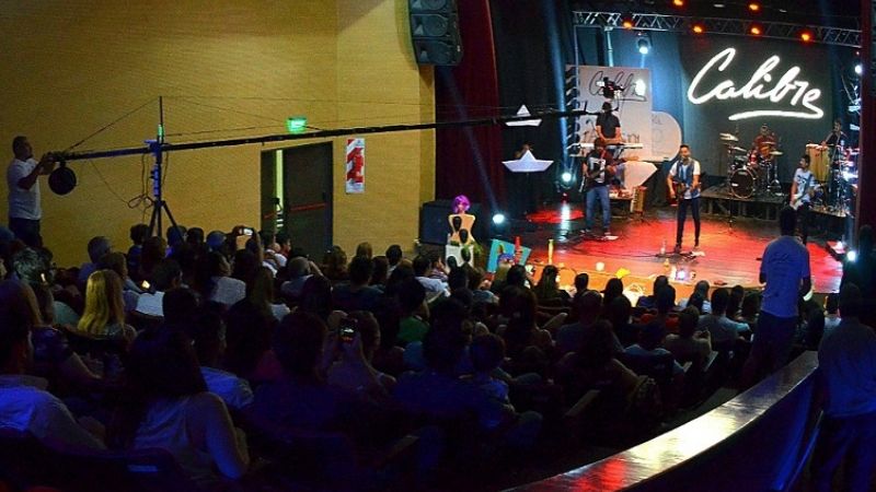 A sala llena, Calibre presentó su disco “Acá estoy”