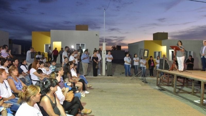 La Gobernadora visitó Pomán, entregó viviendas e inauguró obras