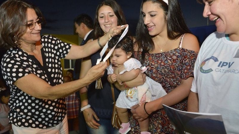 La Gobernadora visitó Pomán, entregó viviendas e inauguró obras