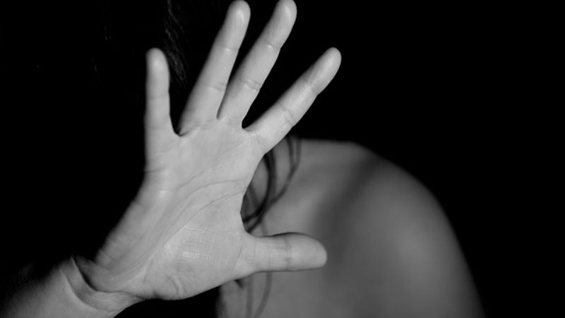 Aprehenden a un hombre que golpeó a su pareja