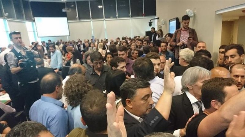 Gritos y forcejeos en comisión que debate la reforma previsional
