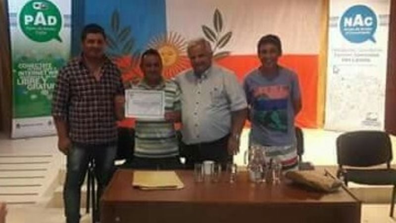 Premios para los ganadores del Torneo de Fútbol de Icaño