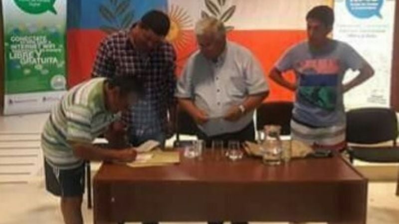 Premios para los ganadores del Torneo de Fútbol de Icaño