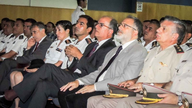 Solá Jais participó del acto de egresados de la Policía