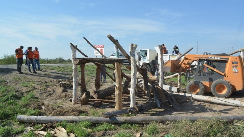 Desalojan puestos fruteros en la ruta 38