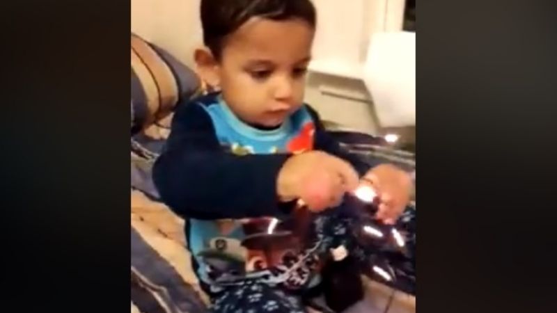 Fermín se recupera y armó el arbolito de navidad