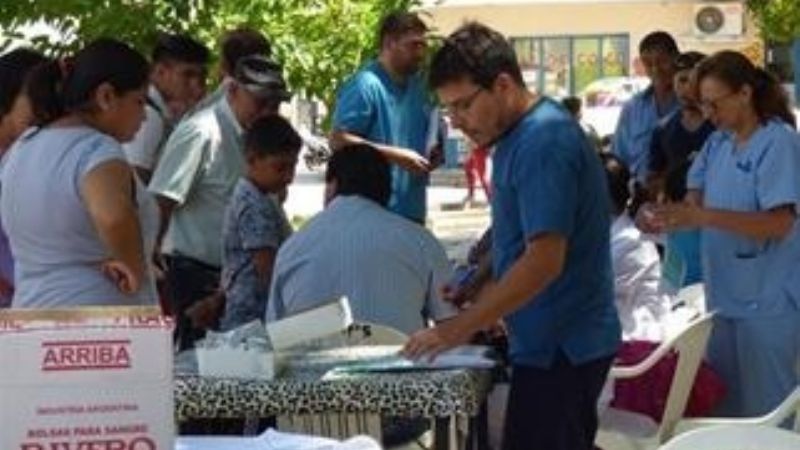 Hemoterapia en la plaza de Andalgalá
