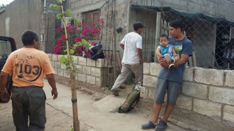 Asisten en el traslado de un niño para que pase las fiestas junto a su familia
