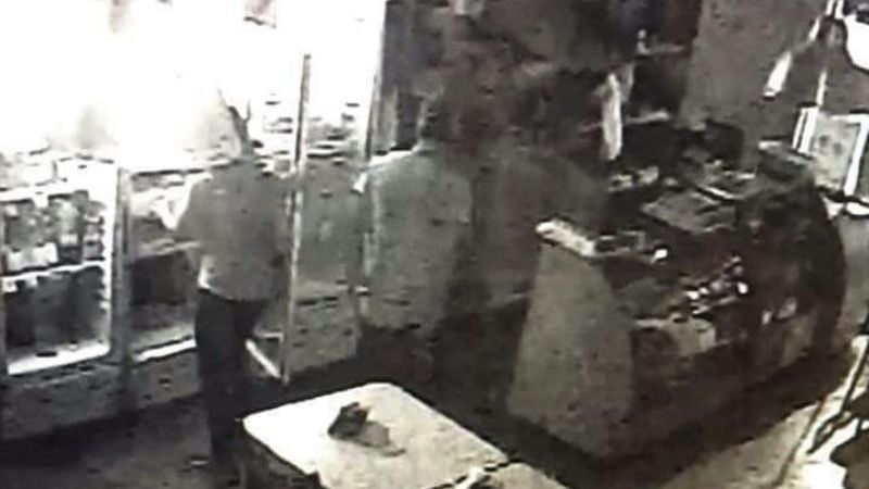 Robaron panadería y quedaron registrados en cámara de seguridad