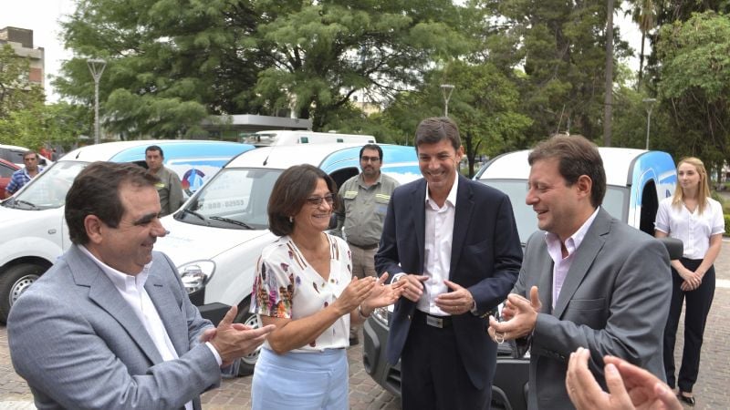 Lucía entregó camiones a Servicios Públicos y Aguas de Catamarca
