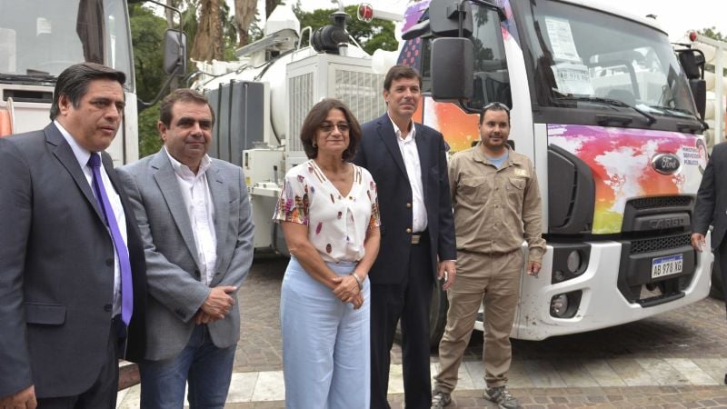 Lucía entregó camiones a Servicios Públicos y Aguas de Catamarca