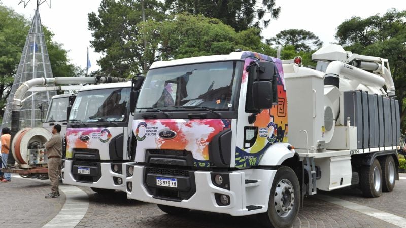Lucía entregó camiones a Servicios Públicos y Aguas de Catamarca