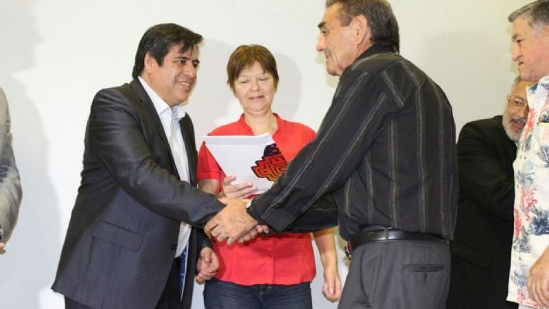 Entrega de personerías jurídicas a Asociaciones Civiles y Barriales