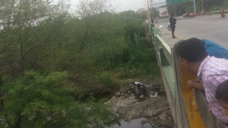 Conductor cayó al río en Tres Puentes