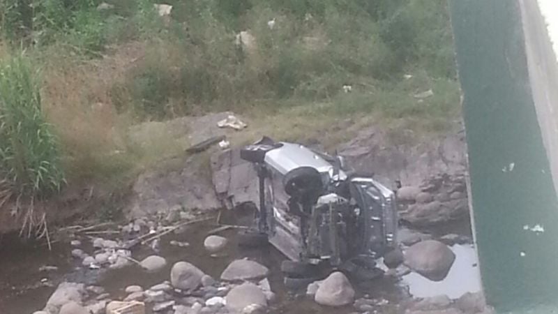 Conductor cayó al río en Tres Puentes