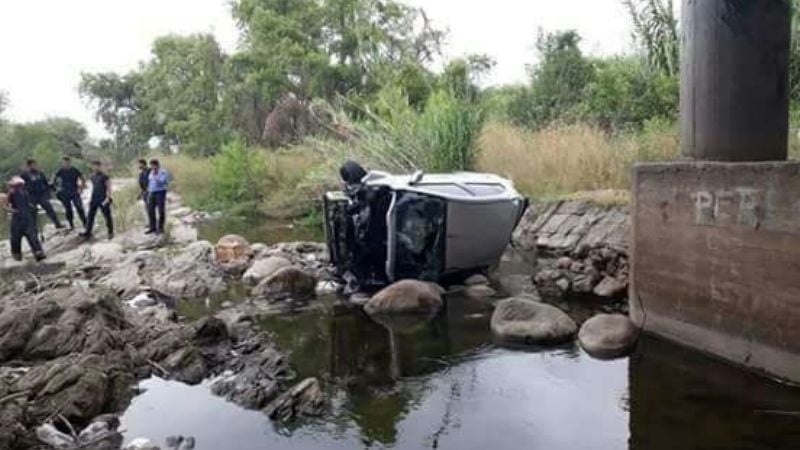 Conductor cayó al río en Tres Puentes