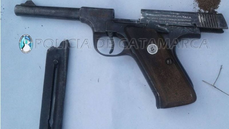 En plena calle, un hombre amenazó de muerte a una mujer con una pistola